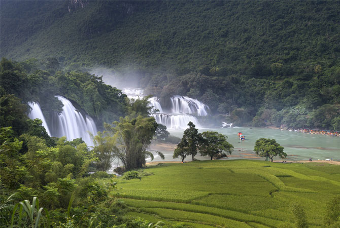 Admire the Superb Ban Gioc Waterfalls