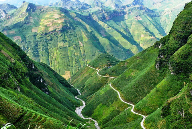 Conquer Ma Pi Leng pass, Ha Giang province