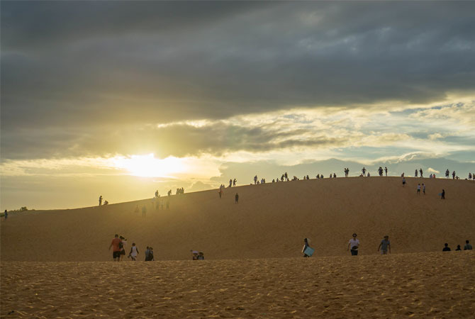 Experience the Dunes, Wind, and Kitesurfing in Mui Ne