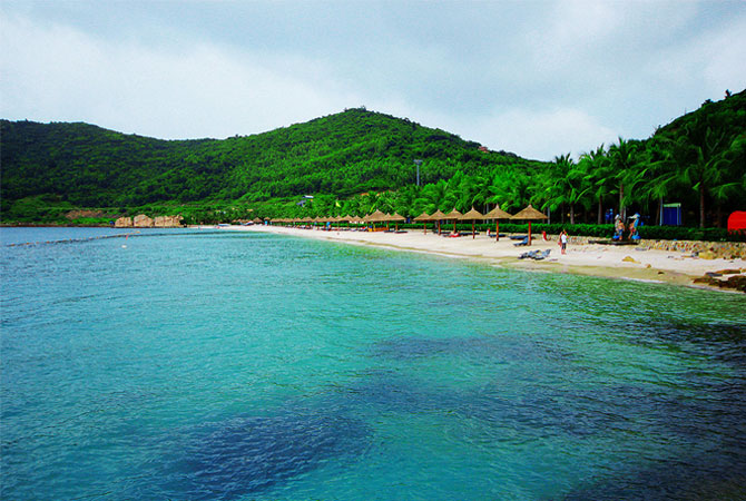 Join a four islands tour