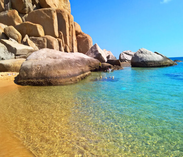 KHÁM PHÁ BIỂN NINH CHỮ – NHA TRANG
